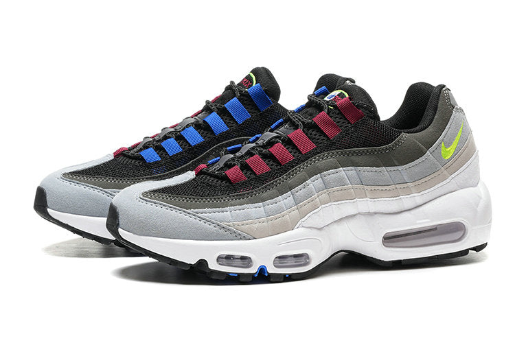Les baskets grande taille Nike Air Max 95 reprennent le design unique et audacieux de l’original, tout en étant pensées pour offrir un ajustement parfait aux grandes pointures.