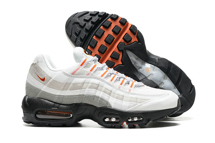 Les baskets grande taille Nike Air Max 95 reprennent le design unique et audacieux de l’original, tout en étant pensées pour offrir un ajustement parfait aux grandes pointures.