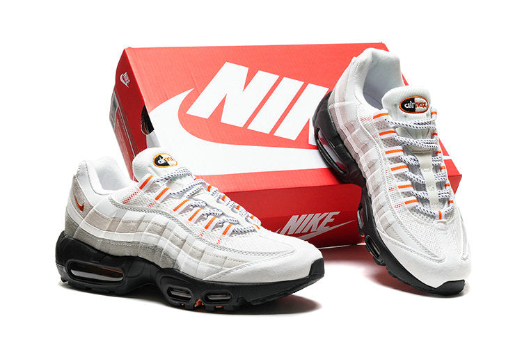 Les baskets grande taille Nike Air Max 95 reprennent le design unique et audacieux de l’original, tout en étant pensées pour offrir un ajustement parfait aux grandes pointures.