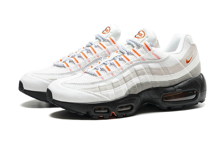 Les baskets grande taille Nike Air Max 95 reprennent le design unique et audacieux de l’original, tout en étant pensées pour offrir un ajustement parfait aux grandes pointures.