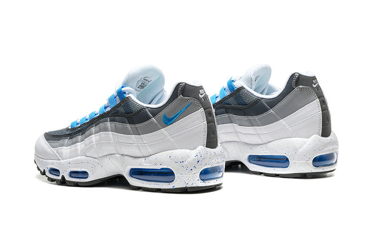 Les baskets grande taille Nike Air Max 95 reprennent le design unique et audacieux de l’original, tout en étant pensées pour offrir un ajustement parfait aux grandes pointures.