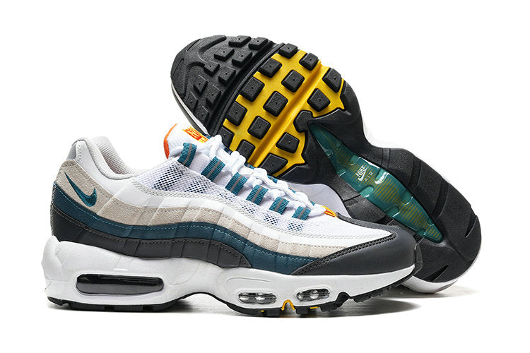 Les baskets grande taille Nike Air Max 95 reprennent le design unique et audacieux de l’original, tout en étant pensées pour offrir un ajustement parfait aux grandes pointures.