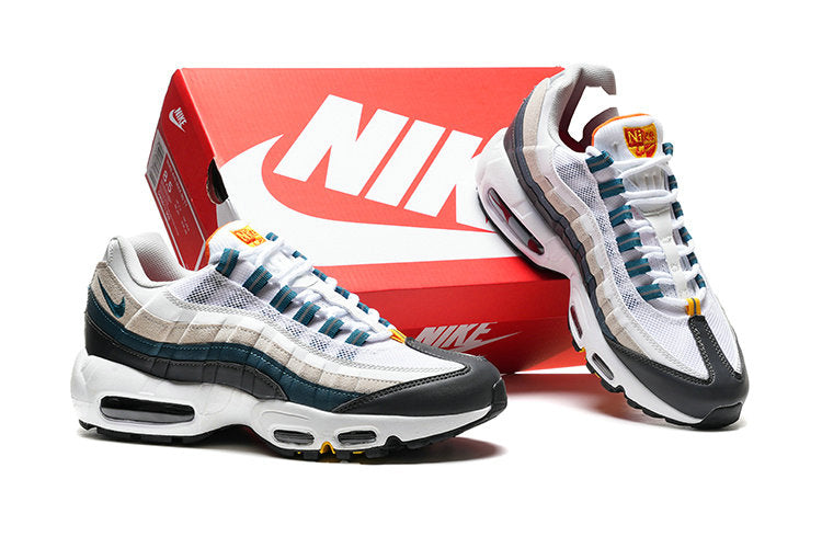 Les baskets grande taille Nike Air Max 95 reprennent le design unique et audacieux de l’original, tout en étant pensées pour offrir un ajustement parfait aux grandes pointures.