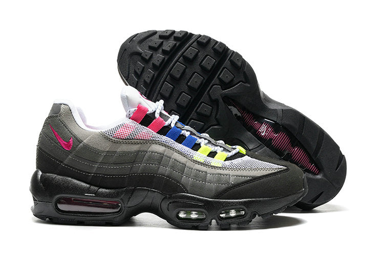 Les baskets grande taille Nike Air Max 95 reprennent le design unique et audacieux de l’original, tout en étant pensées pour offrir un ajustement parfait aux grandes pointures.
