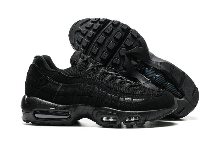 Les baskets grande taille Nike Air Max 95 reprennent le design unique et audacieux de l’original, tout en étant pensées pour offrir un ajustement parfait aux grandes pointures.