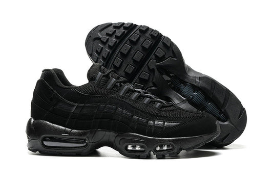 Les baskets grande taille Nike Air Max 95 reprennent le design unique et audacieux de l’original, tout en étant pensées pour offrir un ajustement parfait aux grandes pointures.