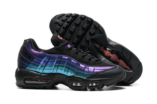Les baskets grande taille Nike Air Max 95 reprennent le design unique et audacieux de l’original, tout en étant pensées pour offrir un ajustement parfait aux grandes pointures.