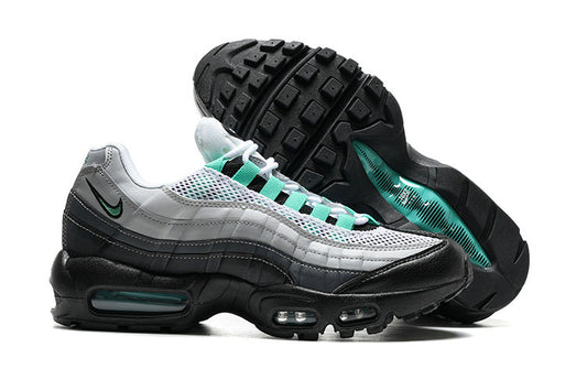 Les baskets grande taille Nike Air Max 95 reprennent le design unique et audacieux de l’original, tout en étant pensées pour offrir un ajustement parfait aux grandes pointures.