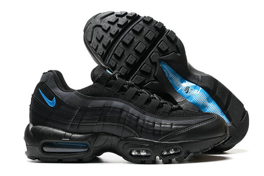 Les baskets grande taille Nike Air Max 95 reprennent le design unique et audacieux de l’original, tout en étant pensées pour offrir un ajustement parfait aux grandes pointures.