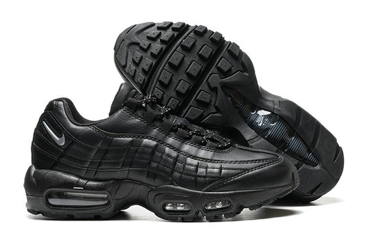 Les baskets grande taille Nike Air Max 95 reprennent le design unique et audacieux de l’original, tout en étant pensées pour offrir un ajustement parfait aux grandes pointures.