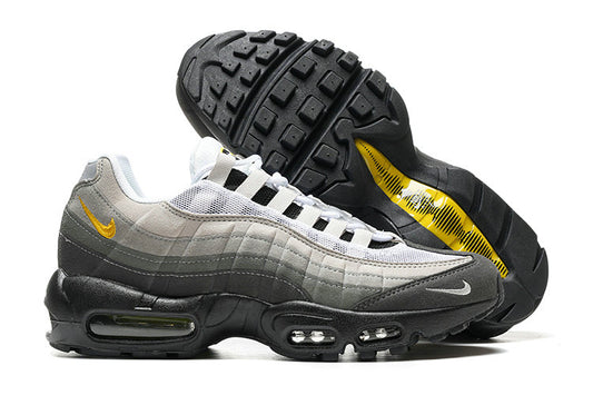 Les baskets grande taille Nike Air Max 95 reprennent le design unique et audacieux de l’original, tout en étant pensées pour offrir un ajustement parfait aux grandes pointures.