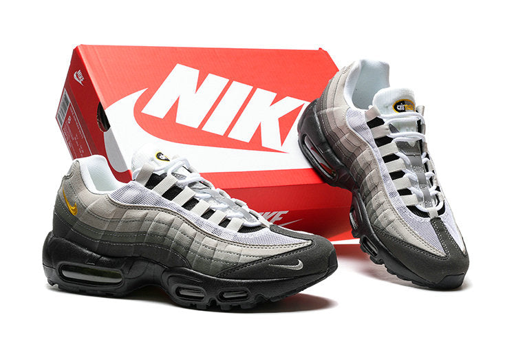 Les baskets grande taille Nike Air Max 95 reprennent le design unique et audacieux de l’original, tout en étant pensées pour offrir un ajustement parfait aux grandes pointures.