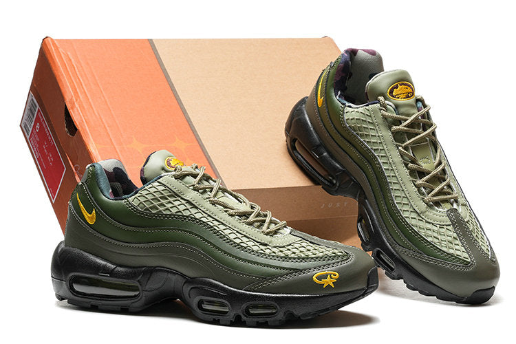 Les baskets grande taille Nike Air Max 95 reprennent le design unique et audacieux de l’original, tout en étant pensées pour offrir un ajustement parfait aux grandes pointures.