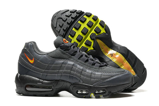Les baskets grande taille Nike Air Max 95 reprennent le design unique et audacieux de l’original, tout en étant pensées pour offrir un ajustement parfait aux grandes pointures.