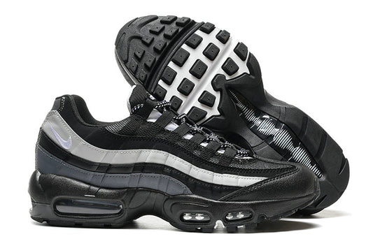 Les baskets grande taille Nike Air Max 95 reprennent le design unique et audacieux de l’original, tout en étant pensées pour offrir un ajustement parfait aux grandes pointures.
