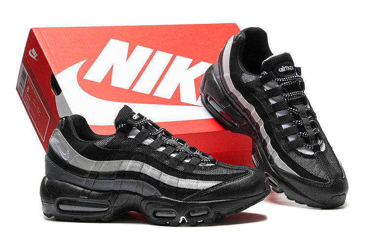 Les baskets grande taille Nike Air Max 95 reprennent le design unique et audacieux de l’original, tout en étant pensées pour offrir un ajustement parfait aux grandes pointures.