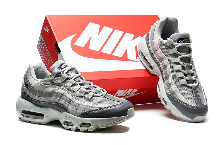 Les baskets grande taille Nike Air Max 95 reprennent le design unique et audacieux de l’original, tout en étant pensées pour offrir un ajustement parfait aux grandes pointures.