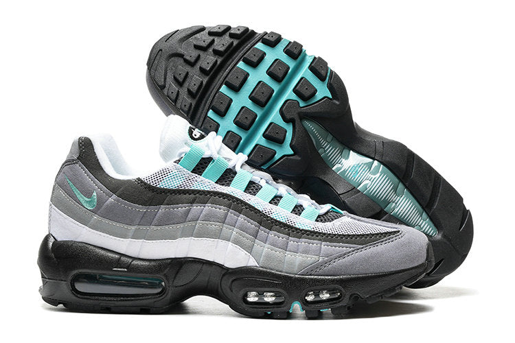 Les baskets grande taille Nike Air Max 95 reprennent le design unique et audacieux de l’original, tout en étant pensées pour offrir un ajustement parfait aux grandes pointures.