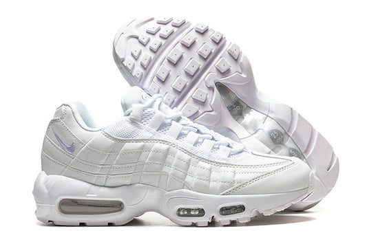 Les baskets grande taille Nike Air Max 95 reprennent le design unique et audacieux de l’original, tout en étant pensées pour offrir un ajustement parfait aux grandes pointures.