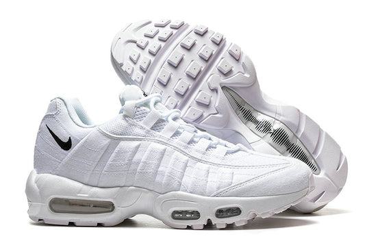 Les baskets grande taille Nike Air Max 95 reprennent le design unique et audacieux de l’original, tout en étant pensées pour offrir un ajustement parfait aux grandes pointures.