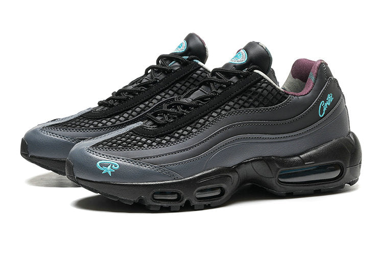 Les baskets grande taille Nike Air Max 95 reprennent le design unique et audacieux de l’original, tout en étant pensées pour offrir un ajustement parfait aux grandes pointures.