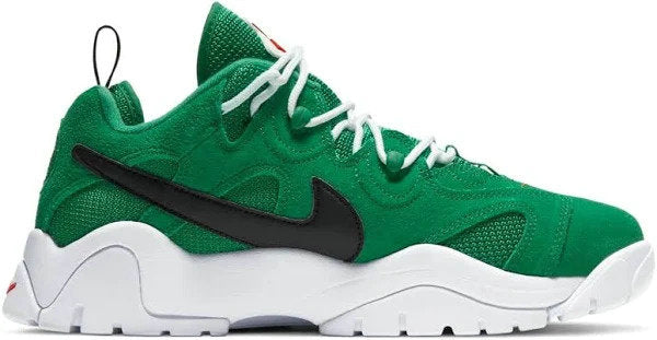 Les baskets Nike Air Barrage allient style audacieux et innovation technique. Leur design rétro-futuriste et leurs détails emblématiques attirent les amateurs de mode