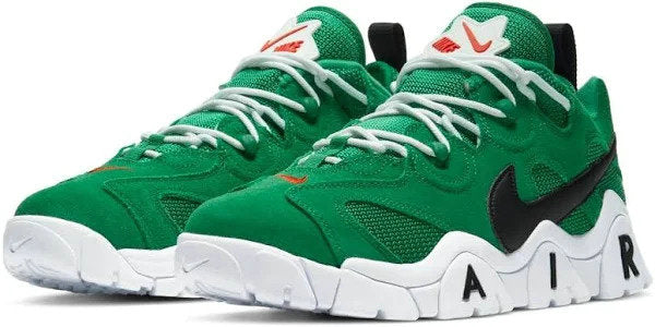 Les baskets Nike Air Barrage allient style audacieux et innovation technique. Leur design rétro-futuriste et leurs détails emblématiques attirent les amateurs de mode