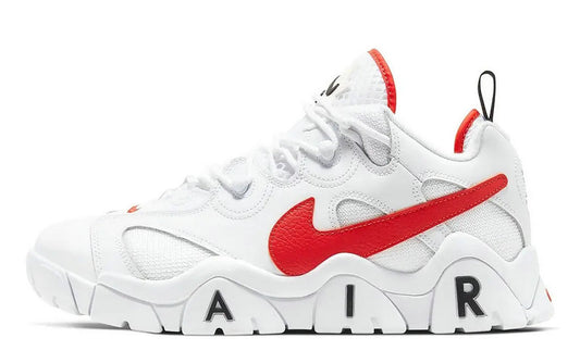 Les baskets Nike Air Barrage allient style audacieux et innovation technique. Leur design rétro-futuriste et leurs détails emblématiques attirent les amateurs de mode