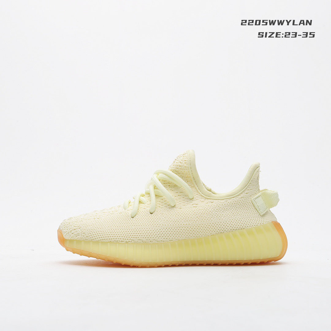 Les baskets pour enfants disponibles sur Yourstyles.fr sont conçues.

pour accompagner les plus jeunes dans toutes leurs activités, en alliant confort, résistance et style dynamique.