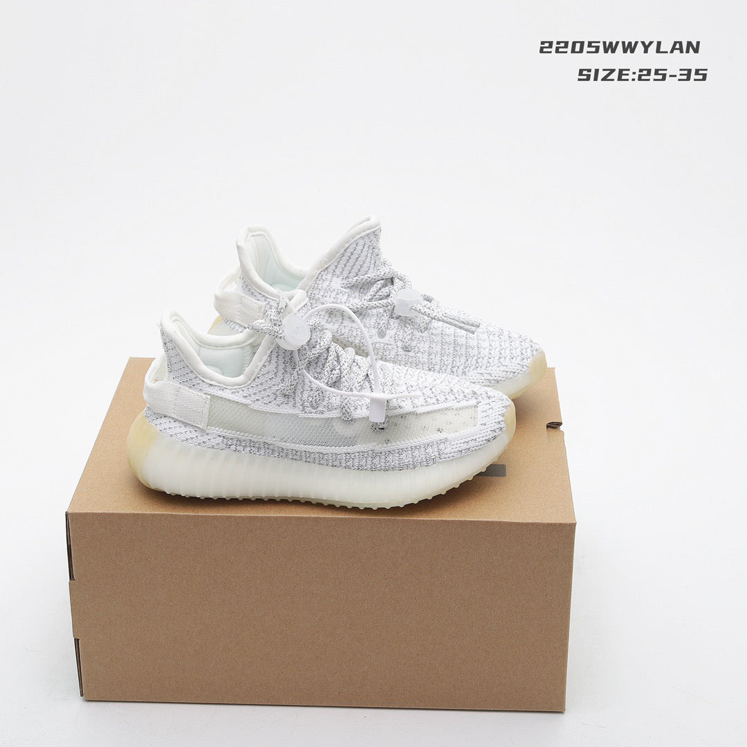 Les baskets pour enfants disponibles sur Yourstyles.fr sont conçues.

pour accompagner les plus jeunes dans toutes leurs activités, en alliant confort, résistance et style dynamique.