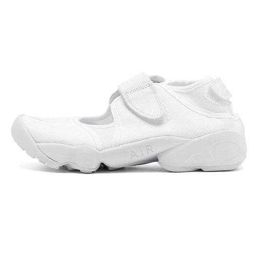  Les baskets Rift Ninja se distinguent par leur design unique et avant-gardiste, inspiré des chaussures de ninja, combinant style urbain et fonctionnalité.