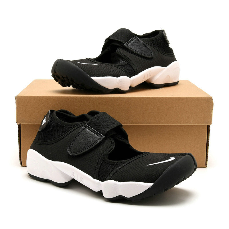  Les baskets Rift Ninja se distinguent par leur design unique et avant-gardiste, inspiré des chaussures de ninja, combinant style urbain et fonctionnalité.