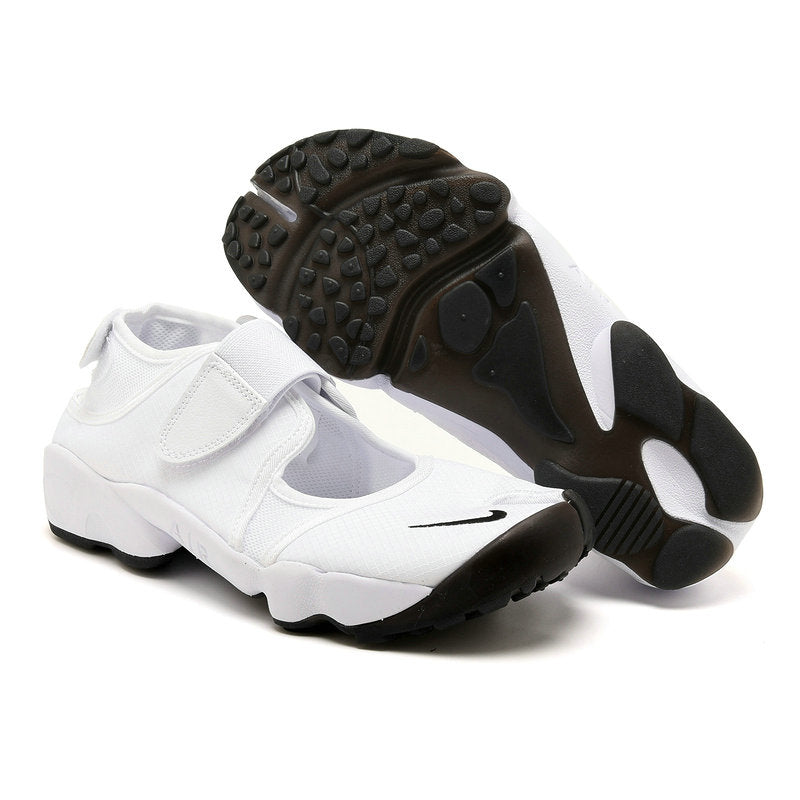  Les baskets Rift Ninja se distinguent par leur design unique et avant-gardiste, inspiré des chaussures de ninja, combinant style urbain et fonctionnalité.