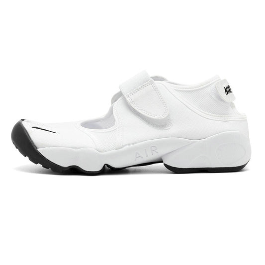  Les baskets Rift Ninja se distinguent par leur design unique et avant-gardiste, inspiré des chaussures de ninja, combinant style urbain et fonctionnalité.