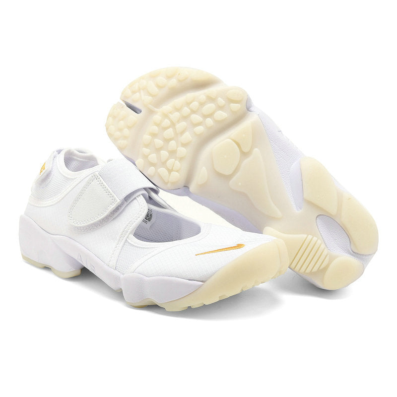  Les baskets Rift Ninja se distinguent par leur design unique et avant-gardiste, inspiré des chaussures de ninja, combinant style urbain et fonctionnalité.