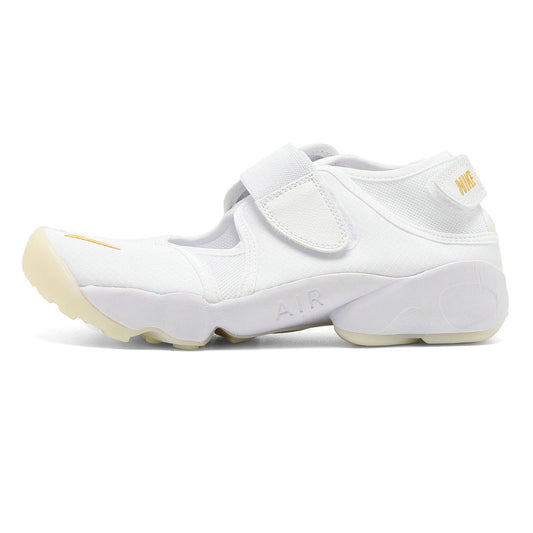  Les baskets Rift Ninja se distinguent par leur design unique et avant-gardiste, inspiré des chaussures de ninja, combinant style urbain et fonctionnalité.