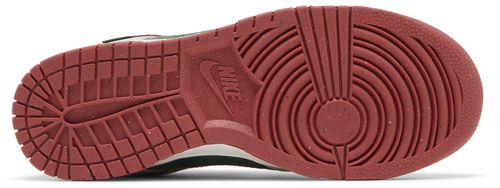Les baskets Nike SB Dunk allient un style emblématique à un confort supérieur. Leur design légendaire et leurs matériaux de haute qualité. Pas cher.le moins cher .