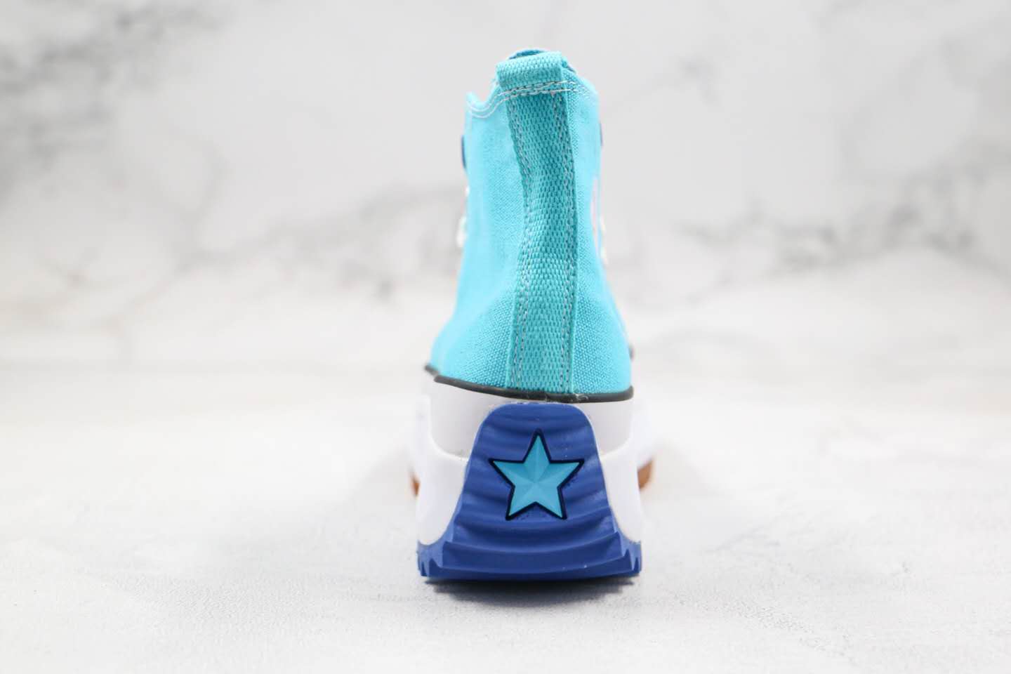 Les baskets Converse Femme se distinguent par leur design iconique et leur esthétique vintage. exceptionnel les couleurs de l'Amérique