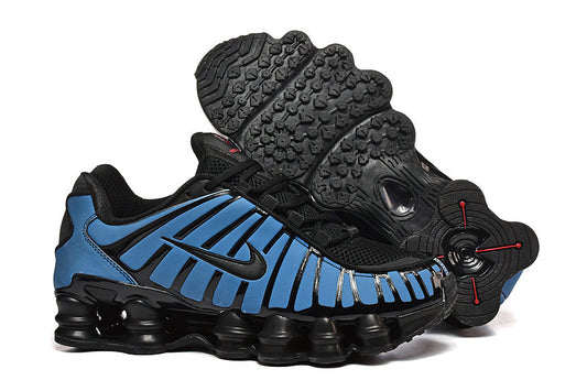 Les baskets Nike Shox TL allient un style avant-gardiste et une innovation technique avancée. Leur design unique et leurs détails sophistiqués.