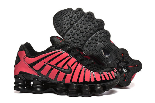 Les baskets Nike Shox TL allient un style avant-gardiste et une innovation technique avancée. Leur design unique et leurs détails sophistiqués.