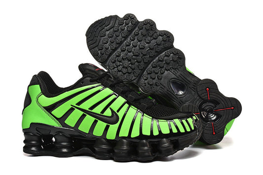 Les baskets Nike Shox TL allient un style avant-gardiste et une innovation technique avancée. Leur design unique et leurs détails sophistiqués.