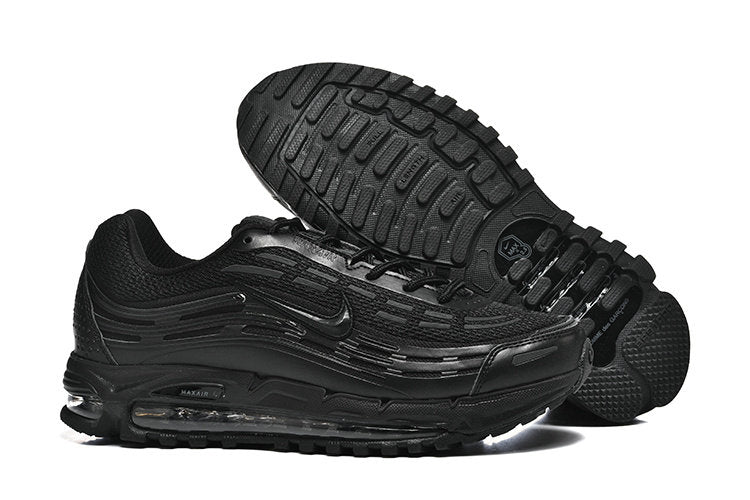 Les baskets Nike Air Max TL 2.5 X COMME DES GARÇONS offrent un style audacieux et une performance fonctionnelle.

En plus, leur design avant-gardiste et leur qualité de fabrication soignée les positionnent