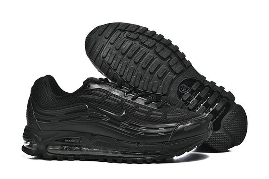Les baskets Nike Air Max TL 2.5 X COMME DES GARÇONS offrent un style audacieux et une performance fonctionnelle.

En plus, leur design avant-gardiste et leur qualité de fabrication soignée les positionnent