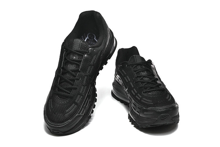 Les baskets Nike Air Max TL 2.5 X COMME DES GARÇONS offrent un style audacieux et une performance fonctionnelle.

En plus, leur design avant-gardiste et leur qualité de fabrication soignée les positionnent