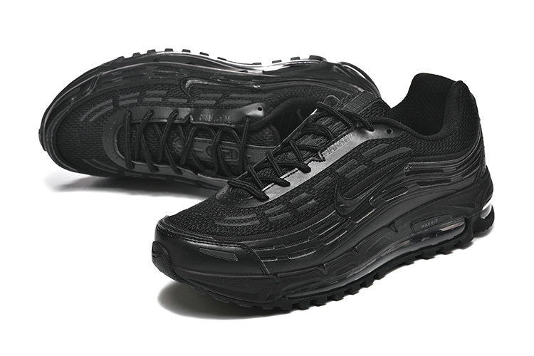 Les baskets Nike Air Max TL 2.5 X COMME DES GARÇONS offrent un style audacieux et une performance fonctionnelle.

En plus, leur design avant-gardiste et leur qualité de fabrication soignée les positionnent