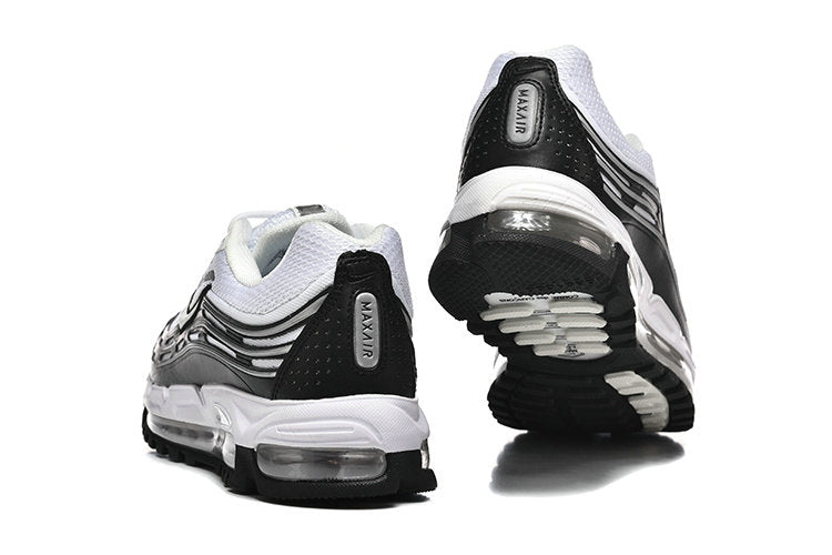 Les baskets Nike Air Max TL 2.5 X COMME DES GARÇONS offrent un style audacieux et une performance fonctionnelle. Pas cher.  Le moins cher 