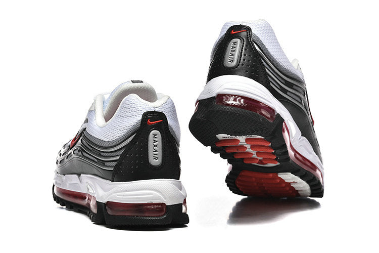 Les baskets Nike Air Max TL 2.5 X COMME DES GARÇONS offrent un style audacieux et une performance fonctionnelle.

En plus, leur design avant-gardiste et leur qualité de fabrication soignée les positionnent