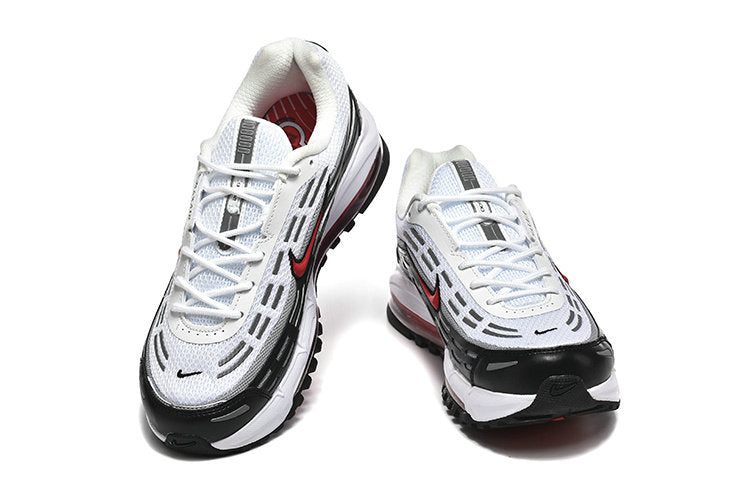 Les baskets Nike Air Max TL 2.5 X COMME DES GARÇONS offrent un style audacieux et une performance fonctionnelle.

En plus, leur design avant-gardiste et leur qualité de fabrication soignée les positionnent