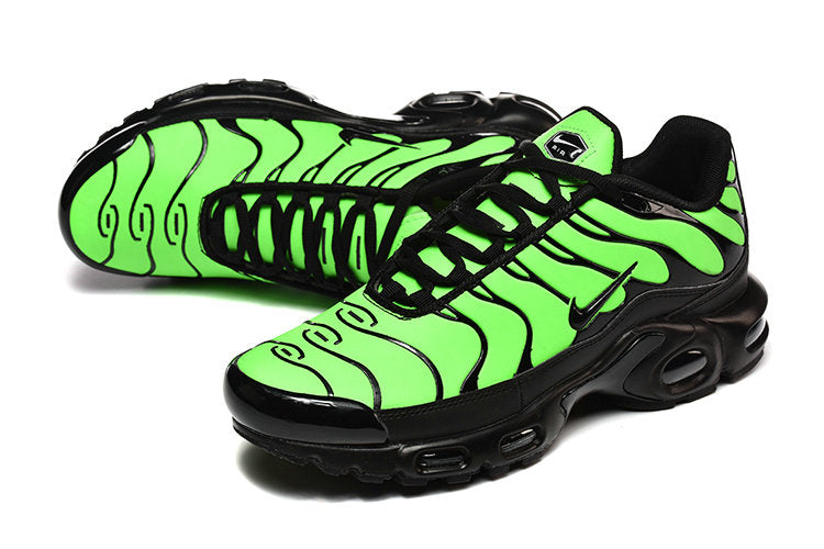 Les  Baskets Nike Air Max Tn incarnent un style emblématique et une performance supérieure.

 

Par ailleurs, leur design distinctif et leur utilisation de matériaux de haute qualité en font un choix incontournable.
