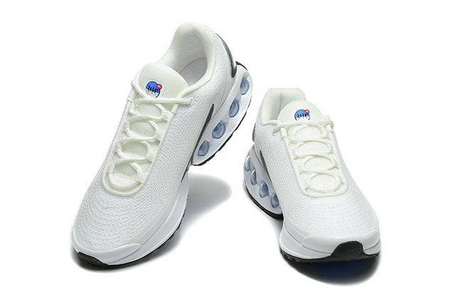 Les baskets Nike Air Max DN combinent un style contemporain et une performance avancée.

Leur design épuré et l'utilisation de matériaux innovants en font un choix incontournable